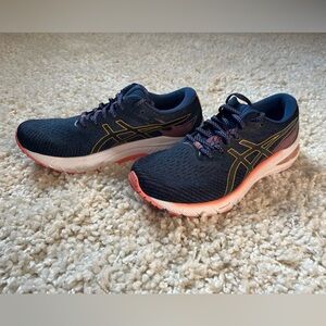 Asics GTS 2000-10 LIKE NEW worn once for 3 miles
